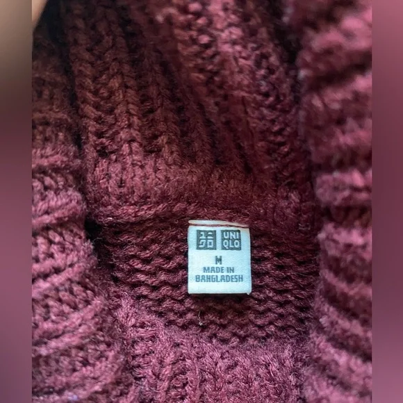 Uniqlo U Premium Singapore Turtleneck Sweater - Picture 2 of 4